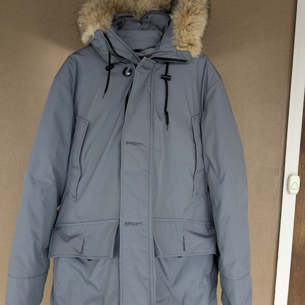 Eddie Bauer Outfitter Quality Men's Gray Skiing Or Expedition Jacket with Hood